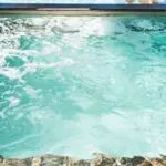 Jak provozovat vířivku v zimě: Praktické tipy a rady 3 inflatable hot tub with bubbling water jets, ideal for provozovat vířivku v zimě using proper tepelná izolace